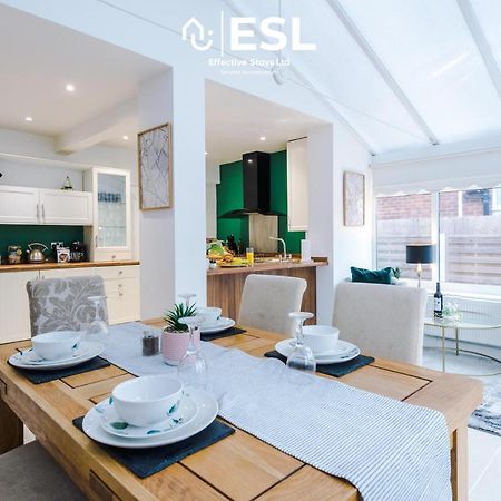 Open Plan - 3 Bedroom House - Garden And Outdoor Seating - Driveway Parking - Short Drive To City Centre Saughall Luaran gambar