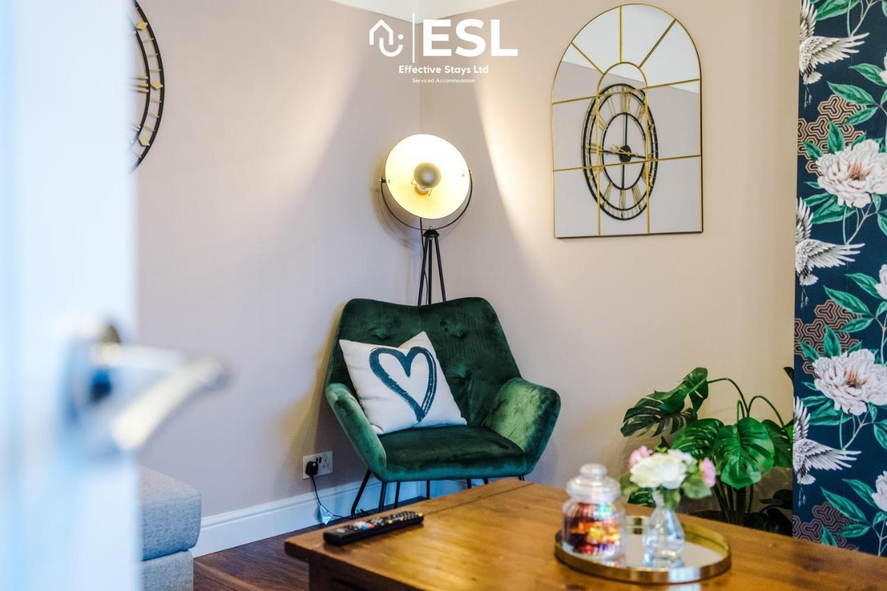 Open Plan - 3 Bedroom House - Garden And Outdoor Seating - Driveway Parking - Short Drive To City Centre Saughall Luaran gambar